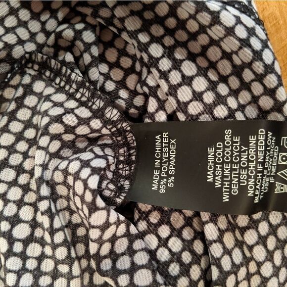 Vince Camuto polka dot top size medium - Picture 4 of 4